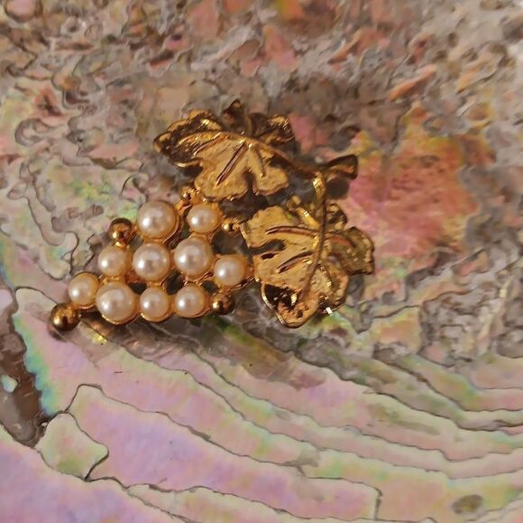 Bundle of Vintage Joan Rivers Earrings and Grape Cluster Pin - Picture 2 of 10